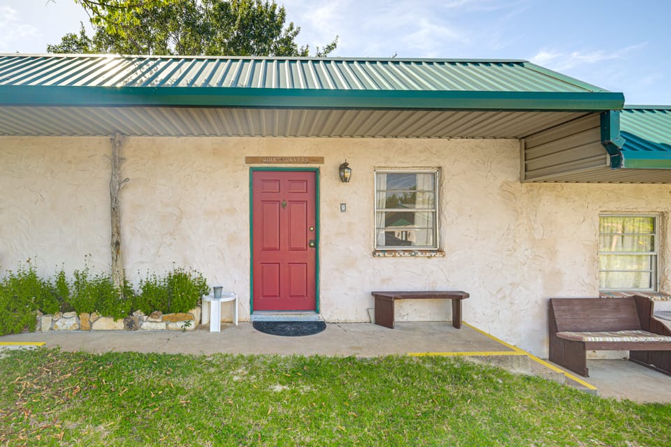 Hike, Fish & More: Quaint Lake Whitney Retreat Apartment in Texas