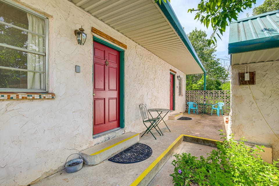 8 Mi to Lake Whitney State Park: Quaint Studio! Apartment in Texas