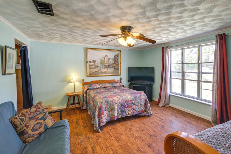 Hike From Your Door! Pet-Friendly Whitney Home House in Texas