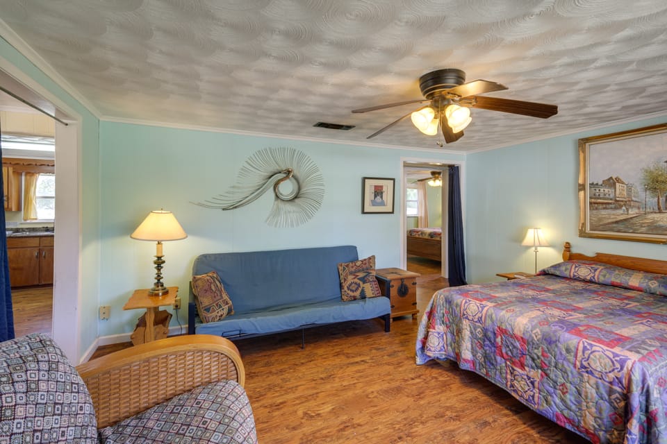 Hike From Your Door! Pet-Friendly Whitney Home House in Texas