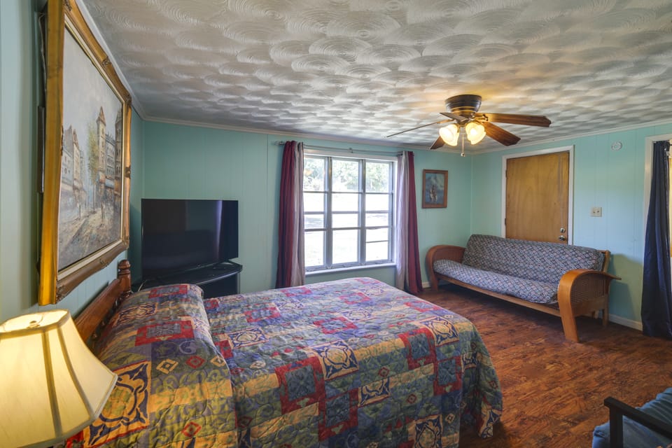 Hike From Your Door! Pet-Friendly Whitney Home House in Texas