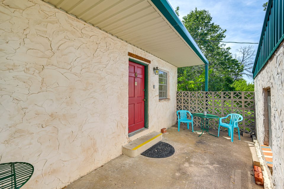Patio & Trail Access: Lake Whitney Studio! Apartment in Texas