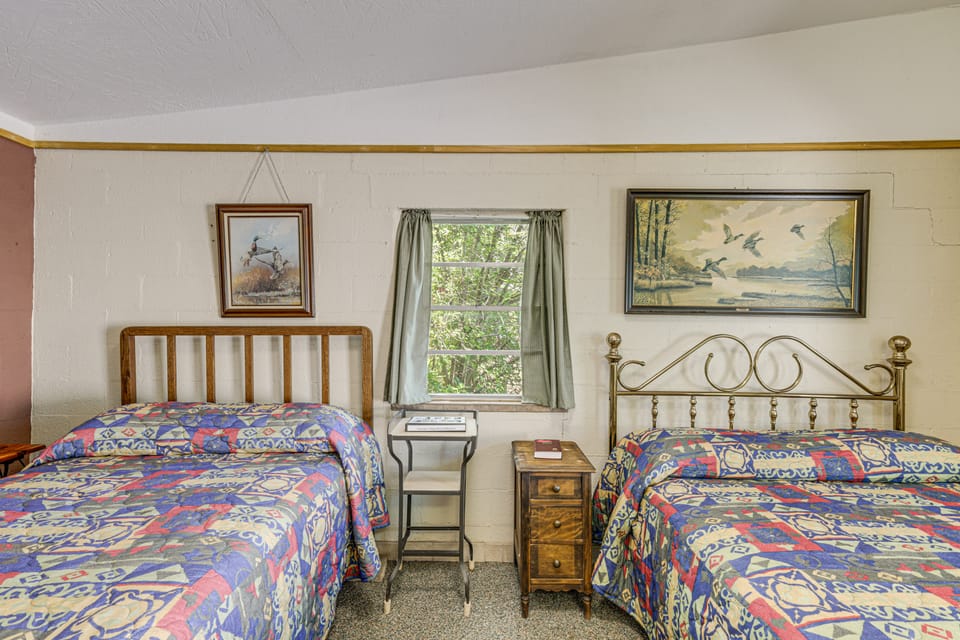 Patio & Trail Access: Lake Whitney Studio! Apartment in Texas