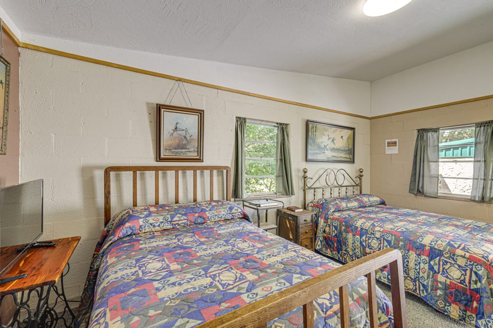 Patio & Trail Access: Lake Whitney Studio! Apartment in Texas
