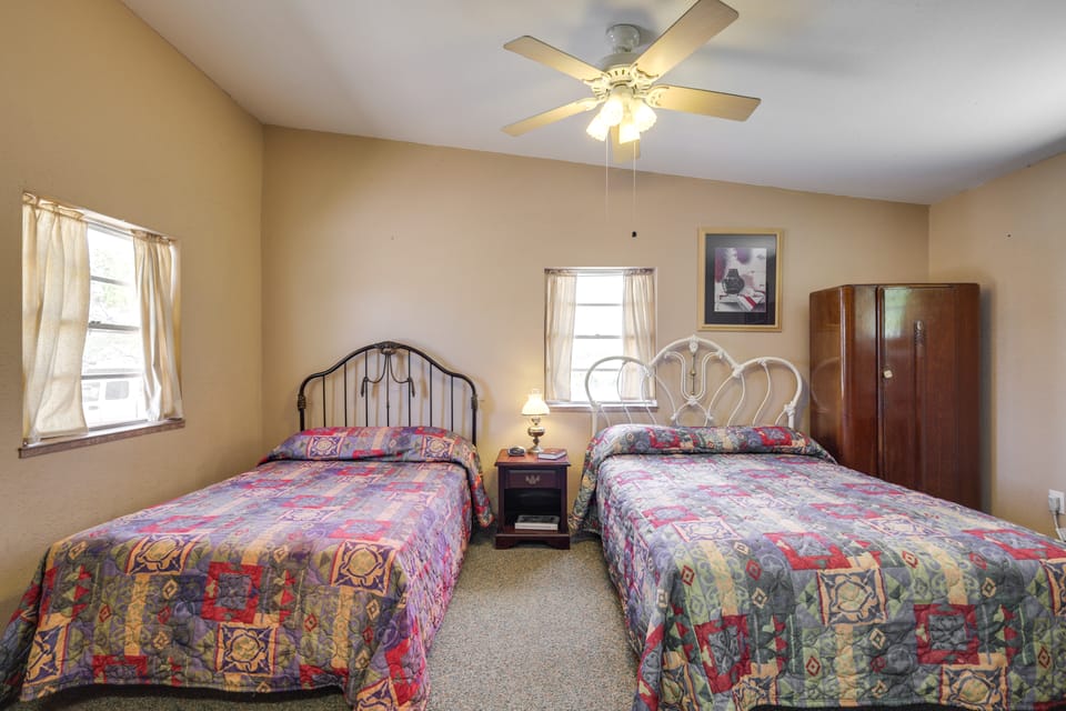 Relax Fireside! Lake Whitney Studio 2 Mi to Marina Apartment in Texas