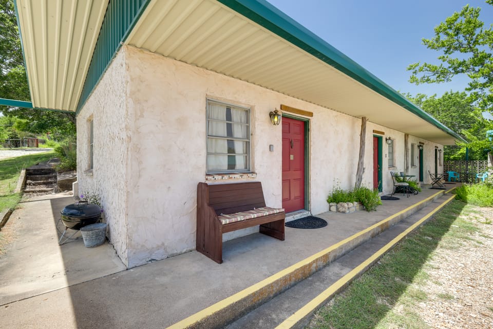 Relax Fireside! Lake Whitney Studio 2 Mi to Marina Apartment in Texas