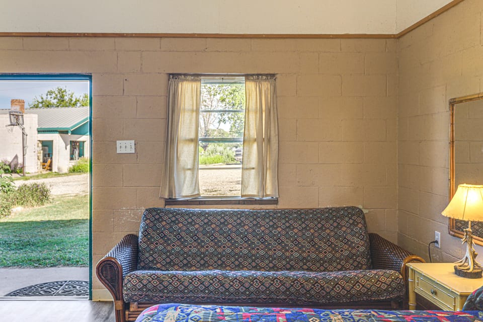 Easy Lake & Hiking Trails Access: Whitney Studio Apartment in Texas