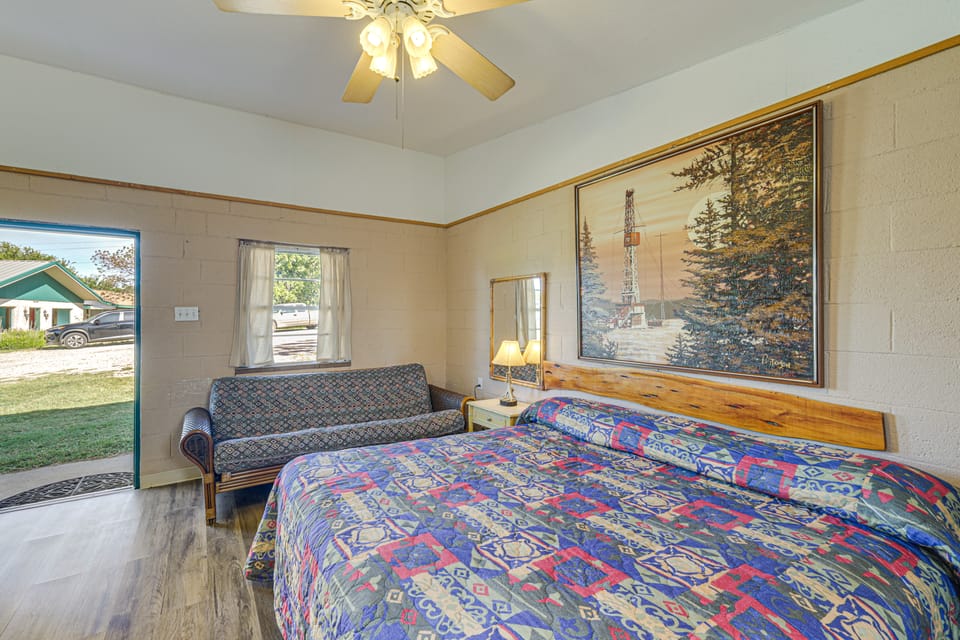 Easy Lake & Hiking Trails Access: Whitney Studio Apartment in Texas