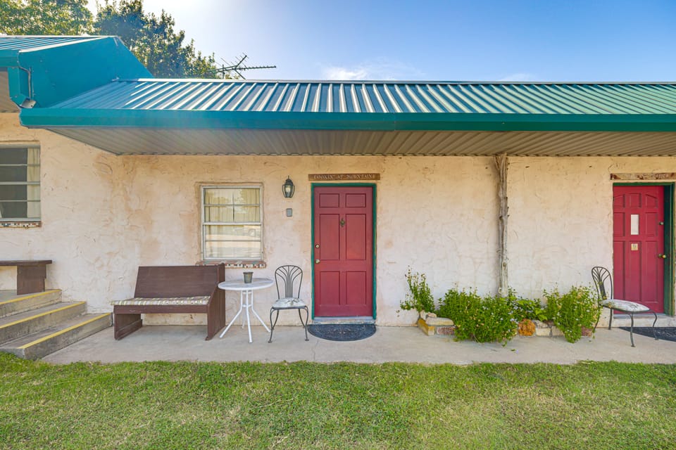 Easy Lake & Hiking Trails Access: Whitney Studio Apartment in Texas