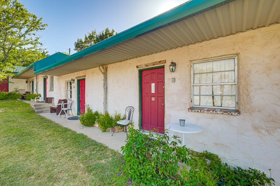On-Site Hiking Trails: Cozy Lake Whitney Studio! Apartment in Texas