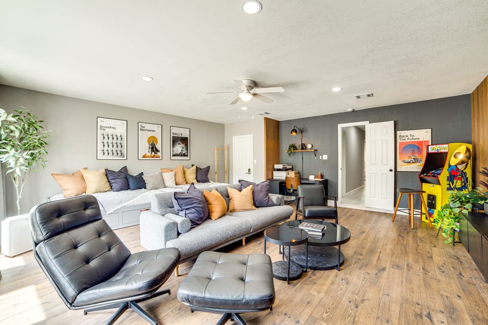 Spacious Family Home, 5 Mi to Galleria Dallas! House in Farmers Branch