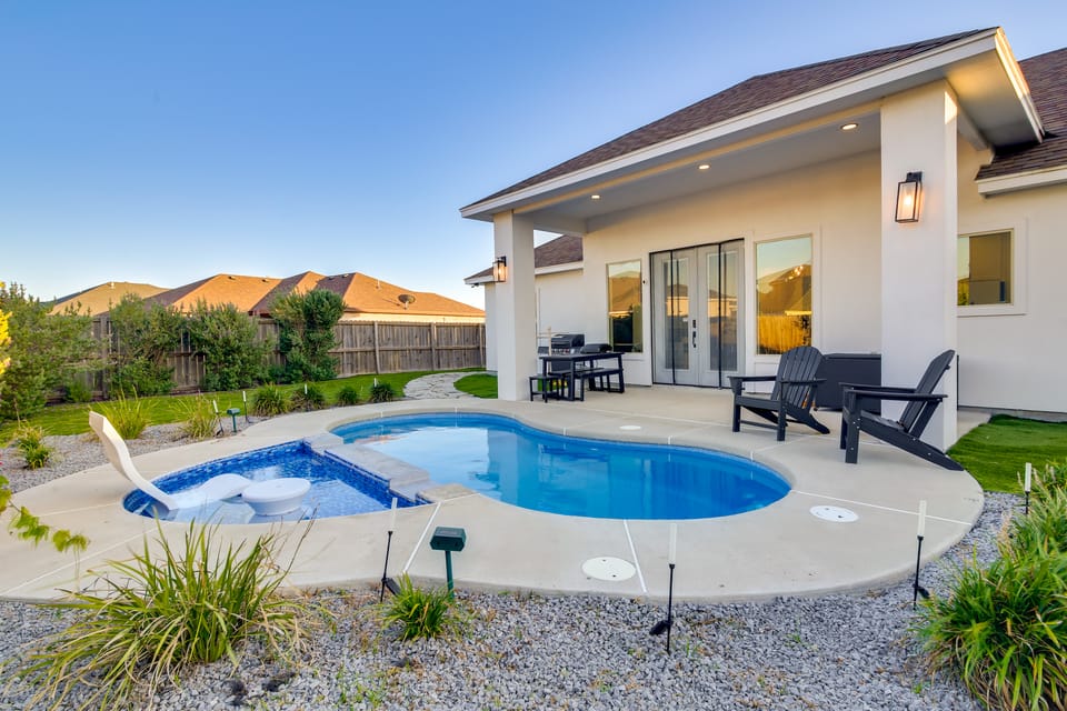 Resort-Style Brownsville Home: Private Pool & Gym House in Brownsville