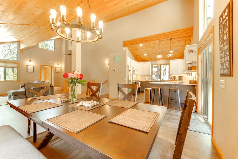 Near Ski Resorts & Trails: Truckee Home w/ Hot Tub House in Truckee