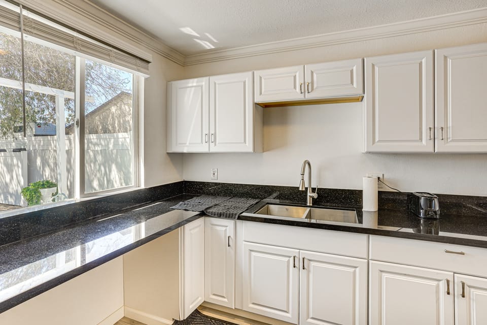 Between LA & Orange County: Quiet Getaway w/ Patio House in Downey