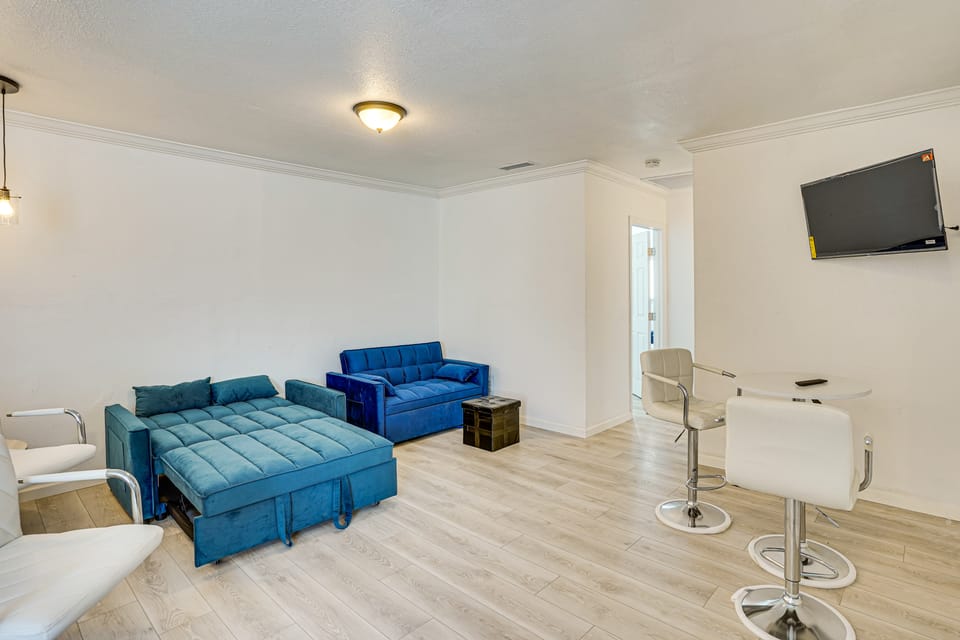 Between LA & Orange County: Quiet Getaway w/ Patio House in Downey