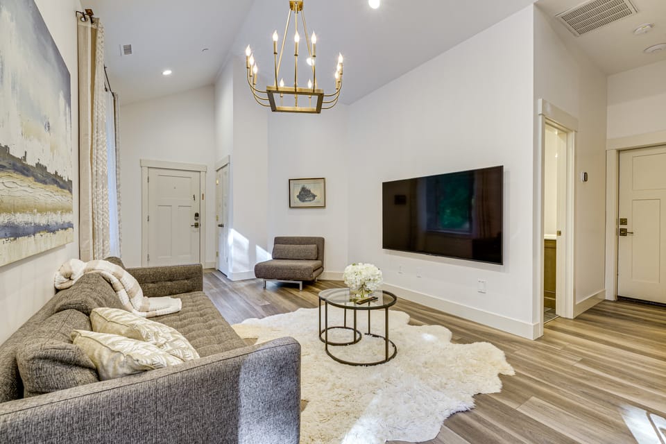 WFH-Friendly Gem w/ Creek: 4 Mi to Sammamish Trail House in Redmond