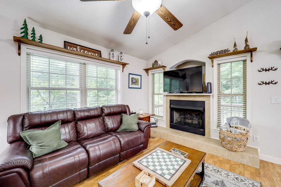 Upscale Blue Ridge Mtns Escape: Great for Groups! House in Tennessee