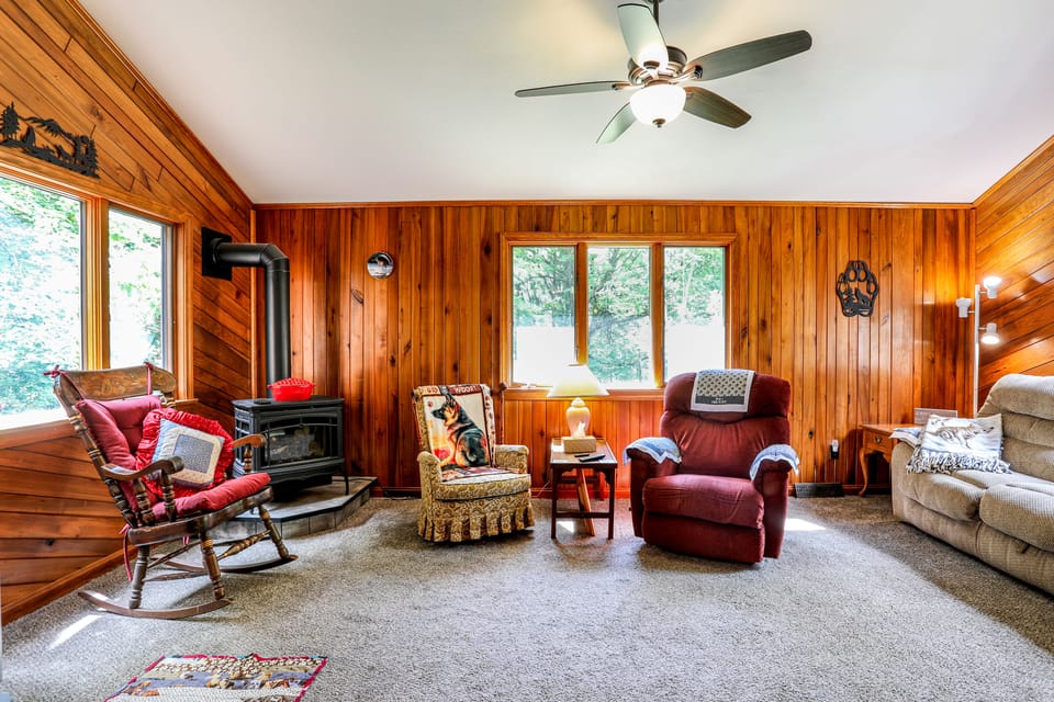 Wooded Retreat on 5 Acres: 6 Mi to Edinboro Lake! House in Lake Erie