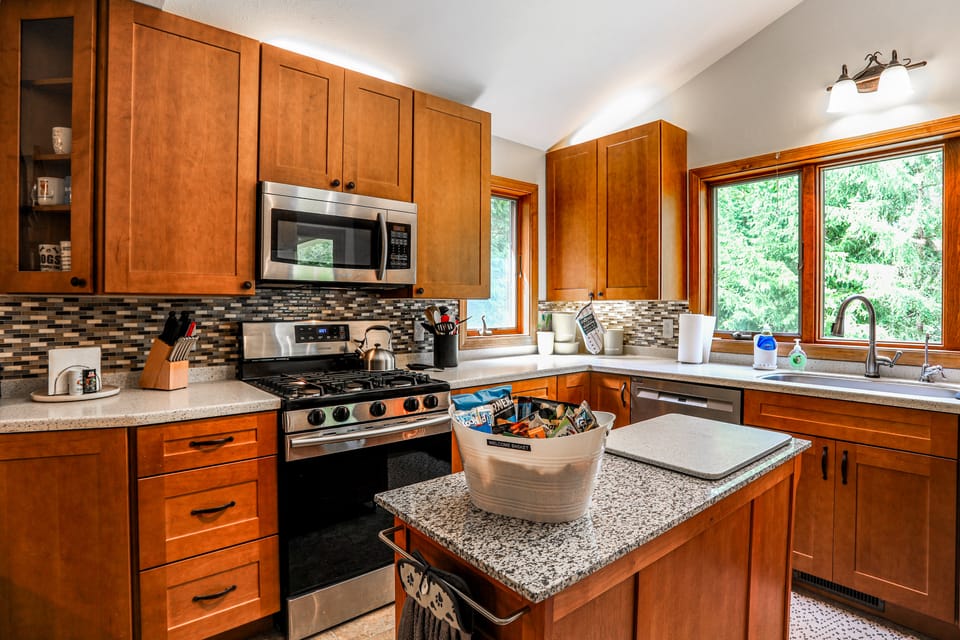 Wooded Retreat on 5 Acres: 6 Mi to Edinboro Lake! House in Lake Erie