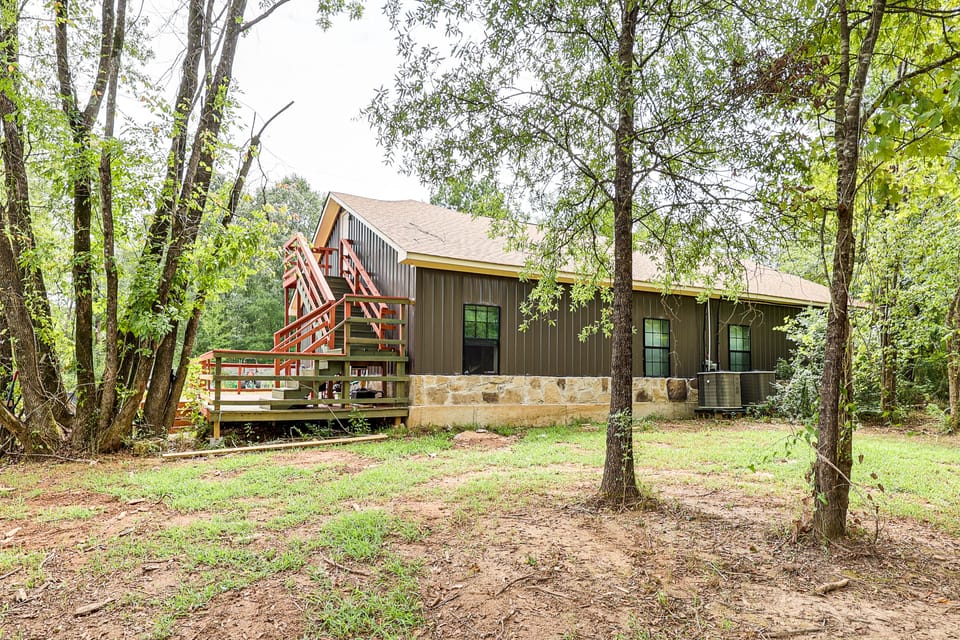Family Home w/ On-Site Waterfall & Pond in Fulton! House in Arkansas