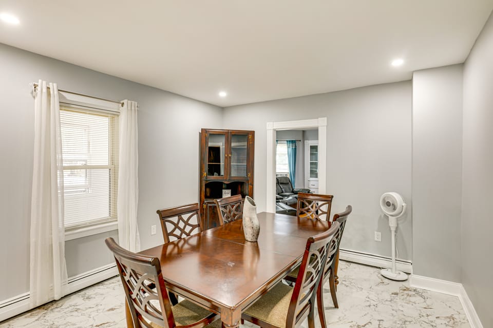 BBQ Ready: Historic Apt 3 Mi to Dtwn Manchester Apartment in Manchester