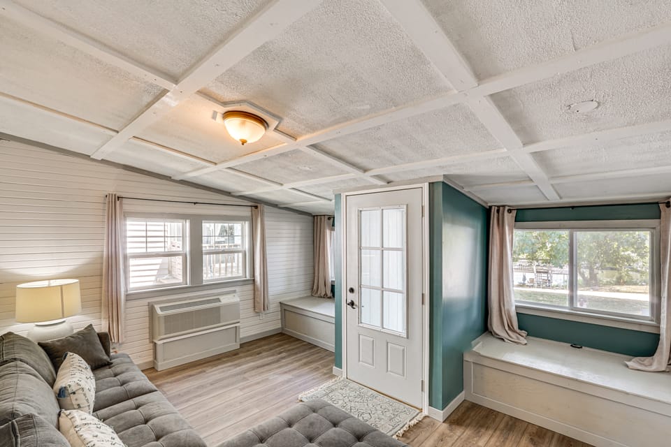 Steps to Water: Lake of the Ozarks Getaway House in Lake of the Ozarks