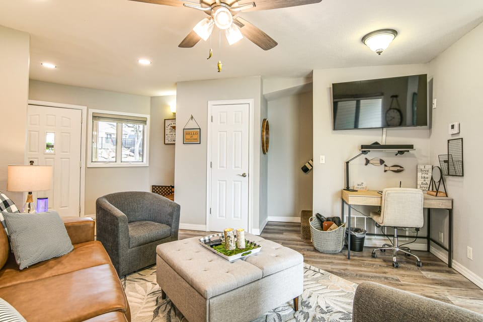 Table Rock Lake Retreat: Steps to Water & Pools! Apartment in Kimberling City