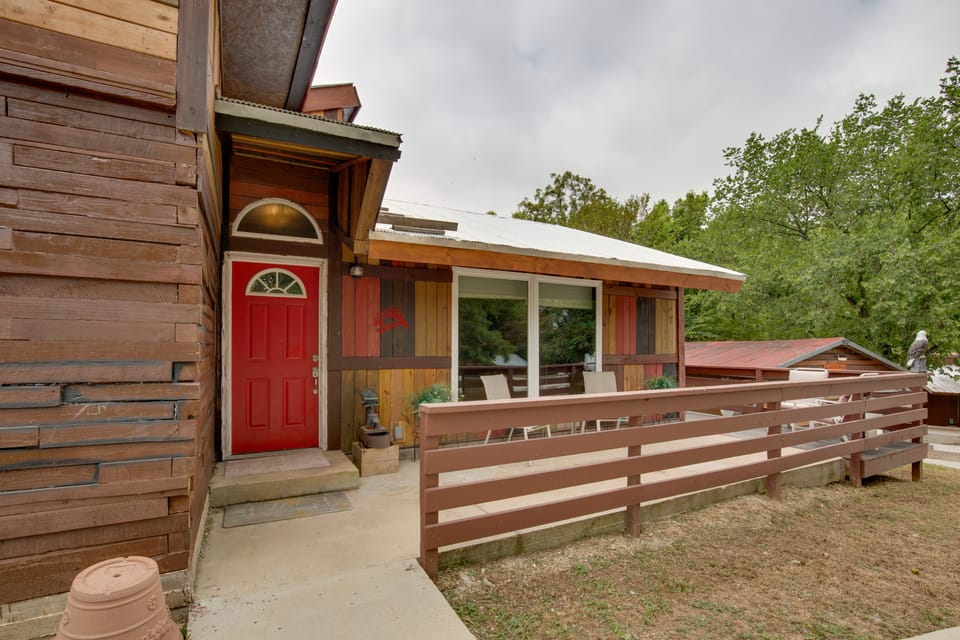 'Byrd's Nest' Lake Lafayette Escape w/ Fire Pit House in Missouri
