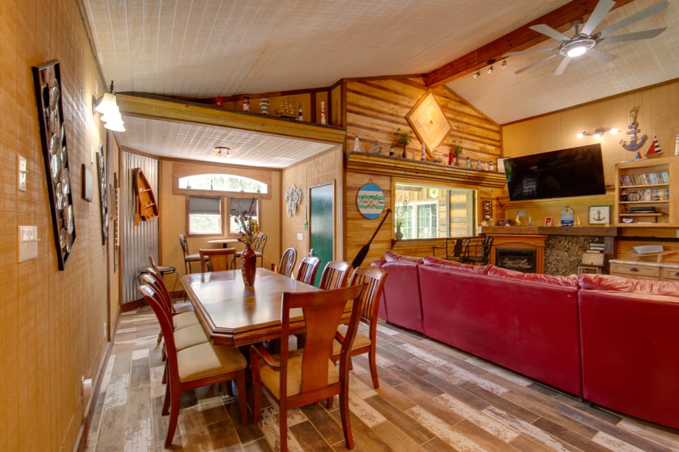 'Bayview' - Lakefront Family Cabin in Odessa! House in Missouri