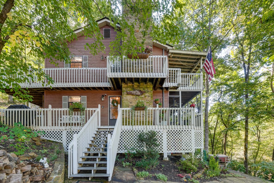 Hiwassee River Gem w/ Huge Decks: Great for Groups House in Georgia