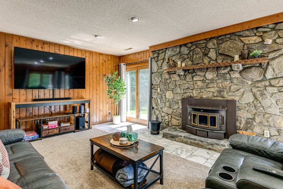 Ski, Hike & Fish: Mtn-View Maggie Valley Retreat House in Maggie Valley