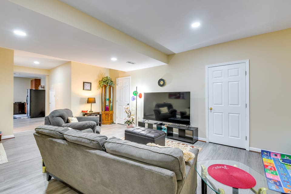 Pets Welcome! Cozy Family Apartment in Sterling Apartment in Herndon