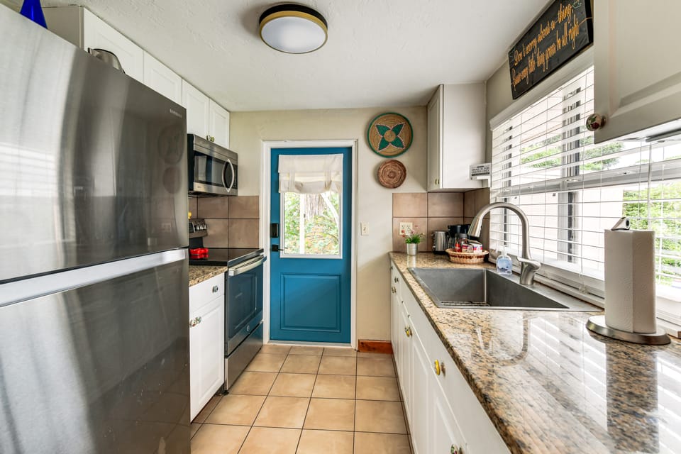 < 3 Mi to Dtwn: Pet-Friendly Sarasota Stay w/ Yard House in Sarasota