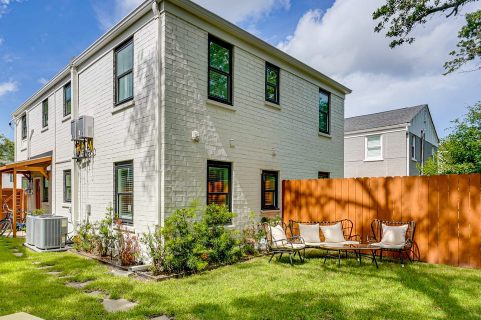 Dtwn Retreat w/ Game Room! Walk to Hampton Park Apartment in Charleston