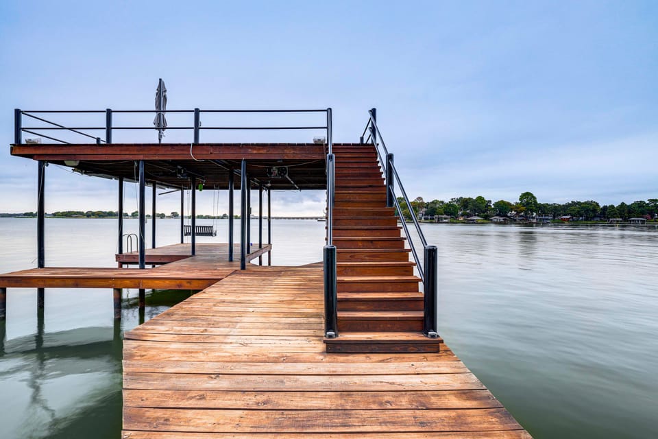 Hot Tub, Fire Pit! High-End Cedar Creek Lake Haven House in Gun Barrel City