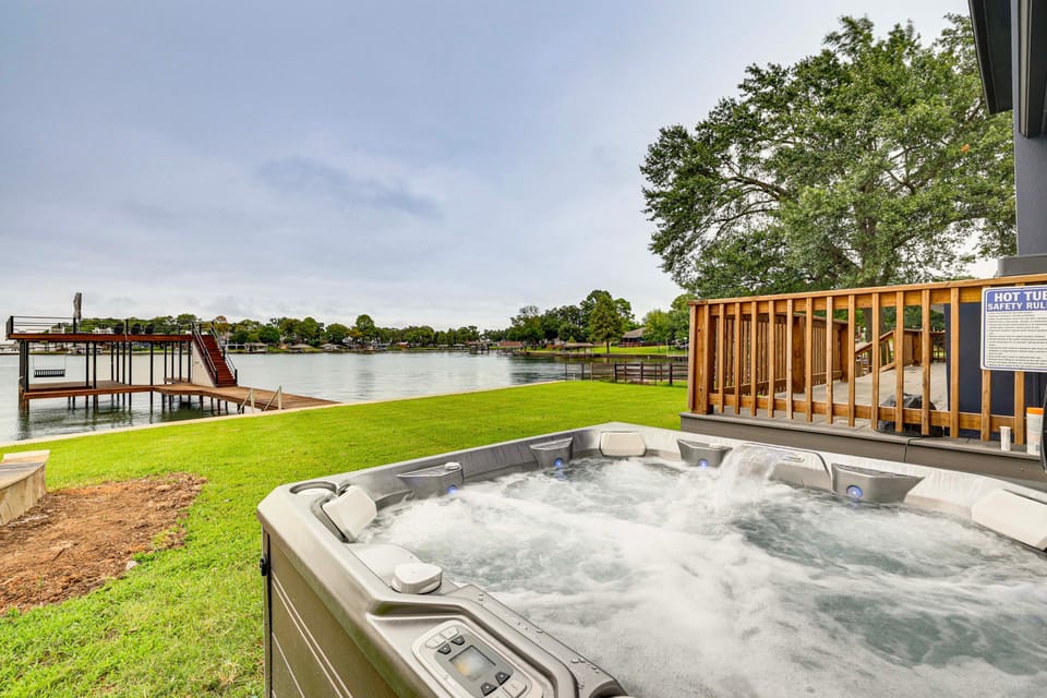 Hot Tub, Fire Pit! High-End Cedar Creek Lake Haven House in Gun Barrel City