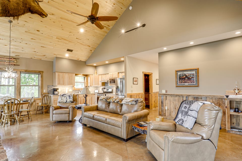3 MI to Lake: Pet Friendly Wabeno Cabin! House in Wisconsin