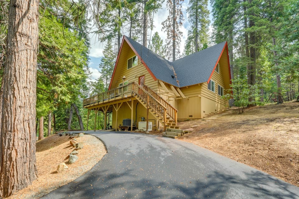 Sleek Blue Lake Springs Retreat w/ Deck & Yard! House in Arnold