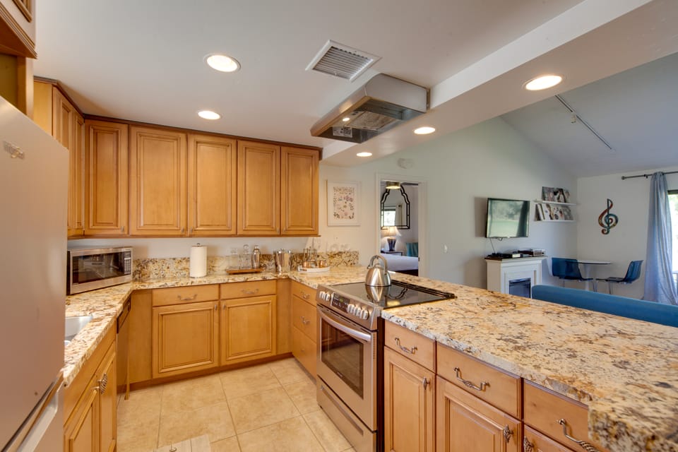 Pet-Friendly Stay w/ Patio in Palm Desert Resort! Apartment in Palm Desert