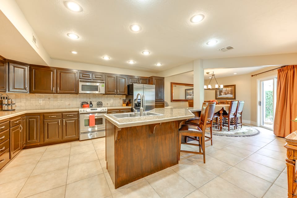 Golf Getaway 5 Mi to Dtwn: Las Palmas Resort Condo Apartment in St George