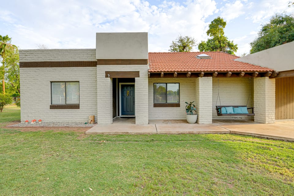 Family Home on > 2 Acres w/ Stables in Gilbert! House in Gilbert