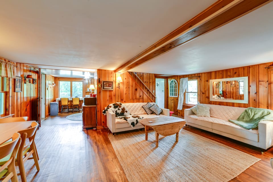 Riverfront Hallstead Cabin: Kayaks & Fire Pit! House in Pennsylvania