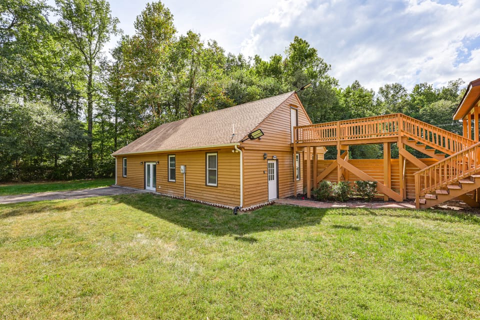 11 Mi to Fort Lee: 5-Acre Retreat w/ Scenic Views House in Chesterfield County