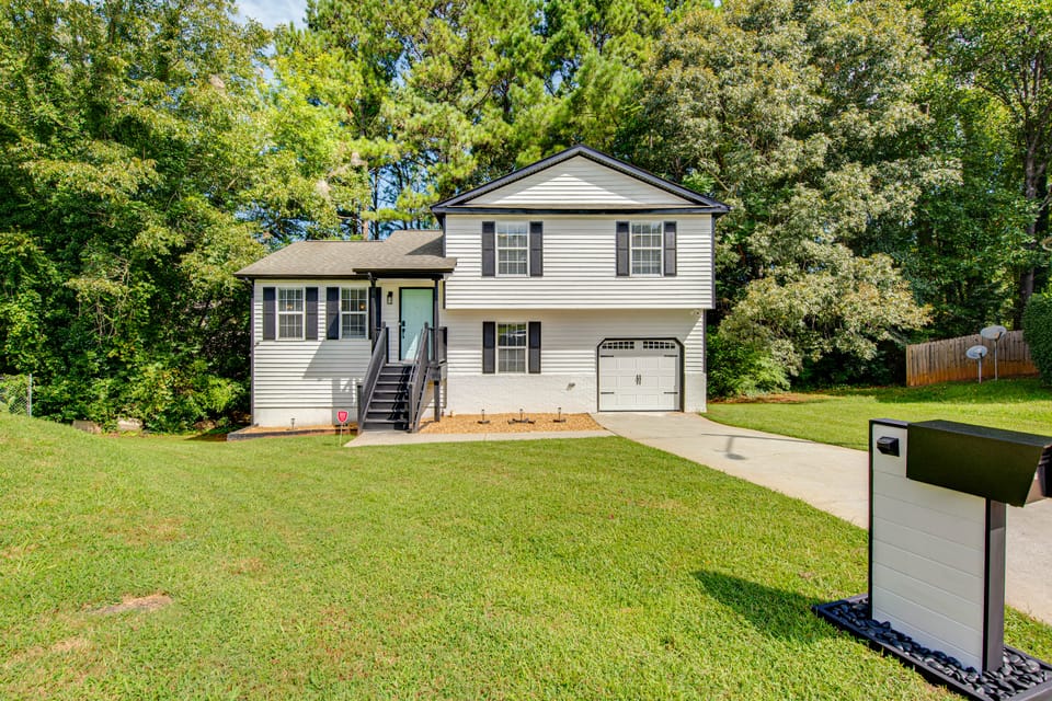 8 Mi to Mercedes-Benz: Upscale ATL Gem w/ Balcony House in Atlanta