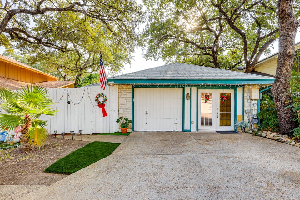 Private Yard w/ Pool: Quiet Getaway in San Antonio House in San Antonio