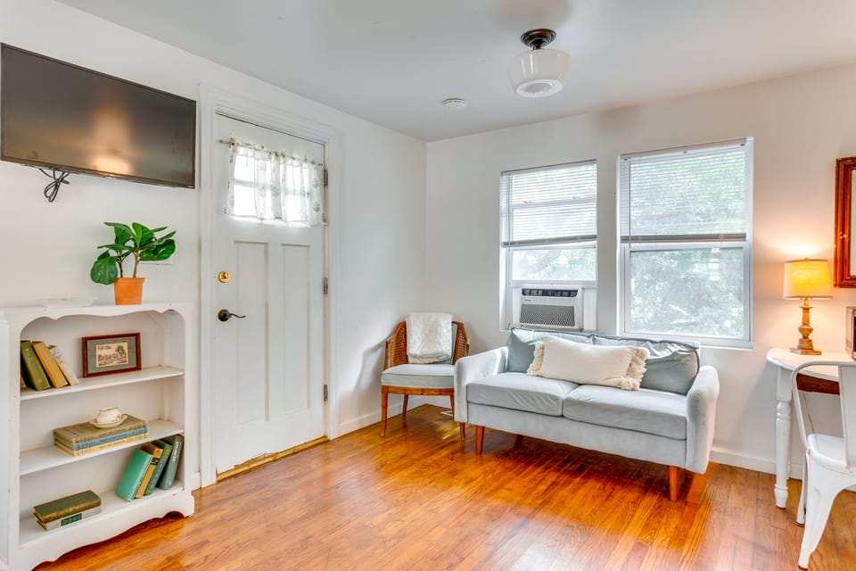Cozy Studio in Heart of OKC Plaza District! Apartment in Oklahoma City