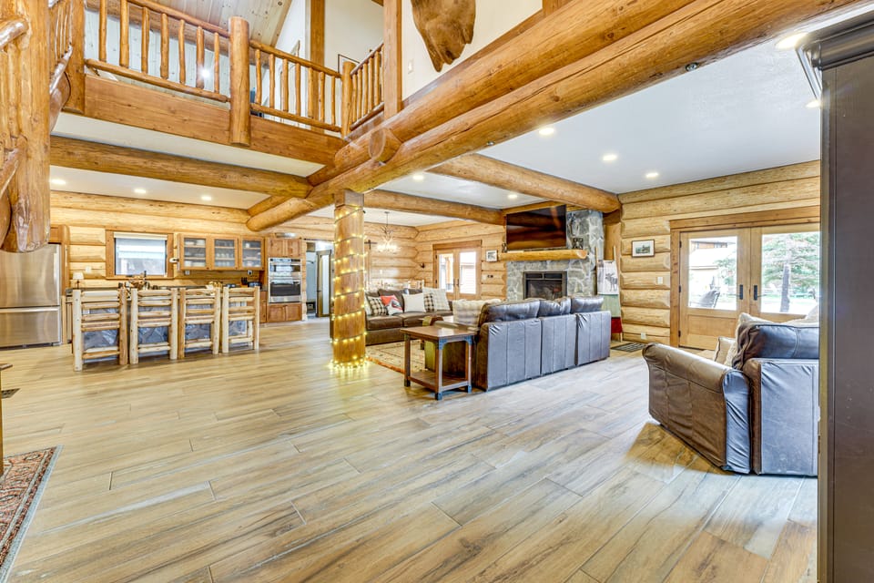 Cabin 3/4 Mi to Red River Ski & Summer Area House in Red River