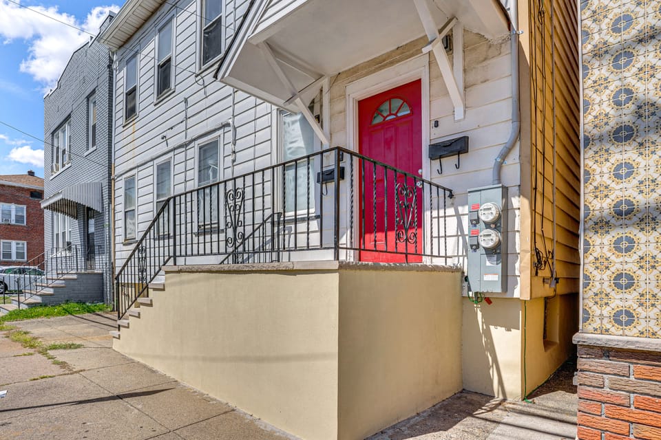Walkable Apt Near MetLife: Pet-Friendly Lodi Stay Apartment in Bergen County