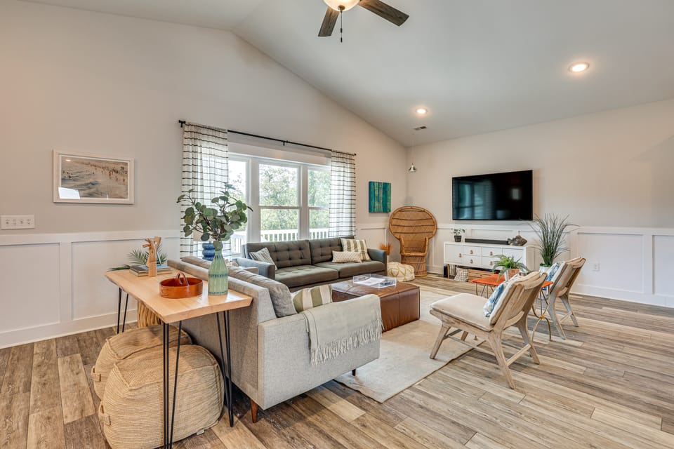 < 1 Mi to Beach: Home w/ Pool in Oak Island! House in Oak Island