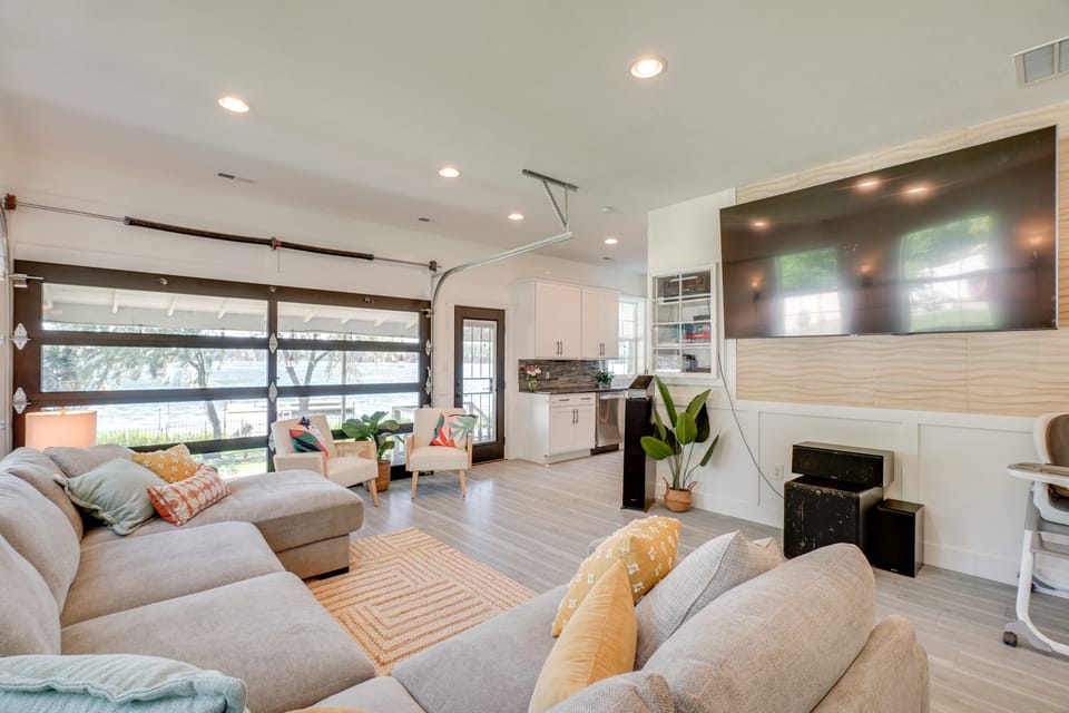 Waterfront Deck w/ Fire Pit: Lake Spokane Gem! House in Washington